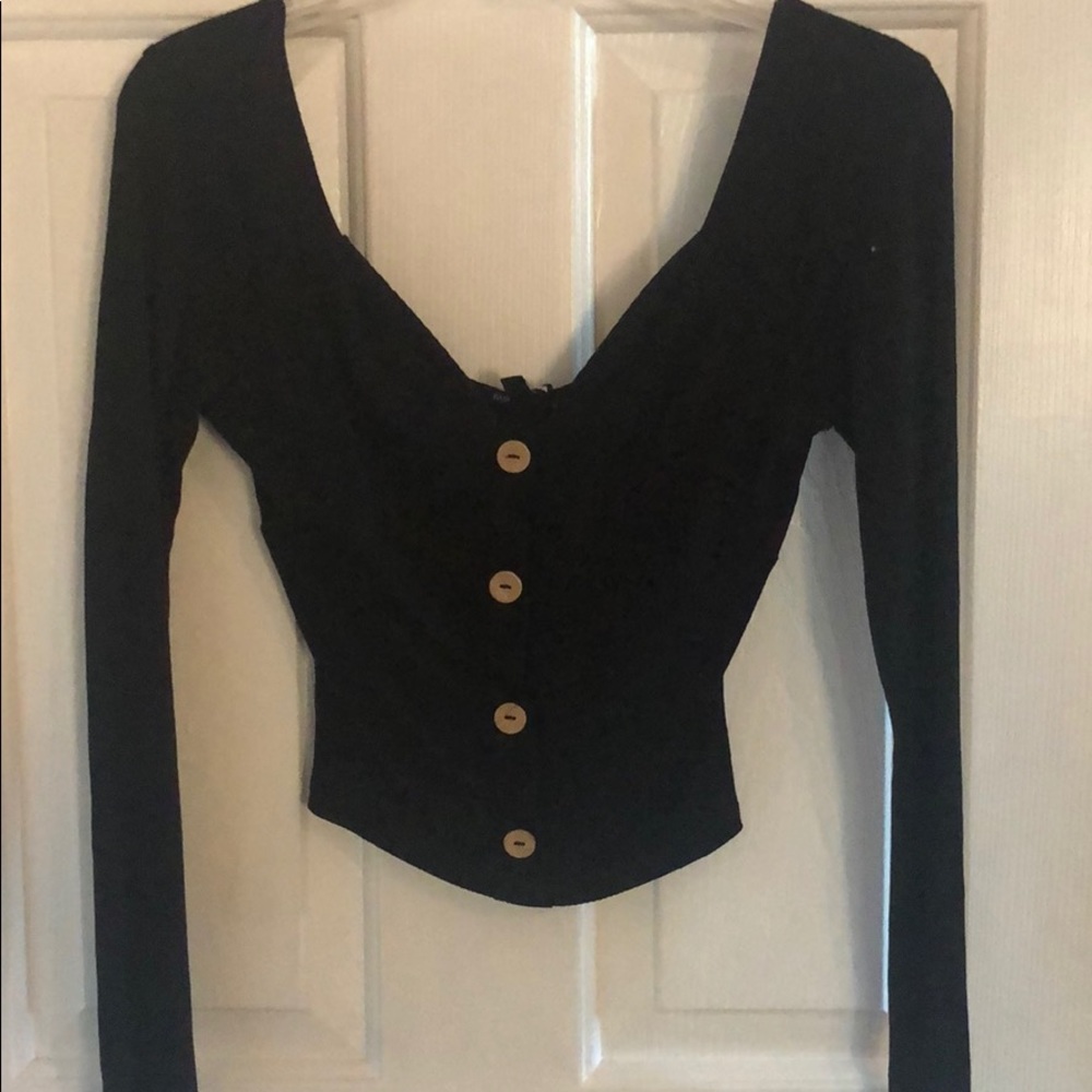 Black long sleeve crop top